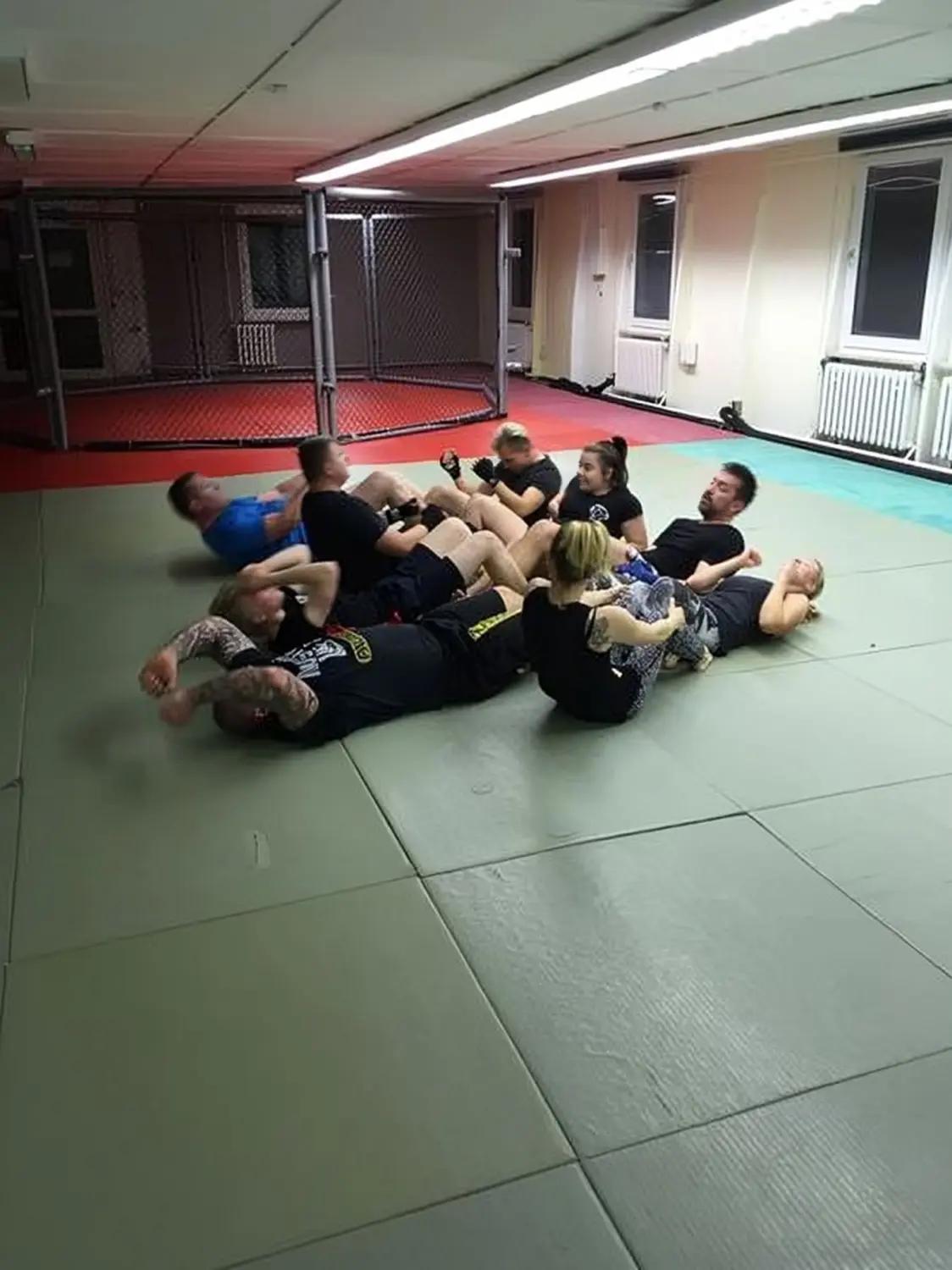 Hellwings Fit&Fight – Fitnessstudio und Sporttraining – Training für Männer und Frauen